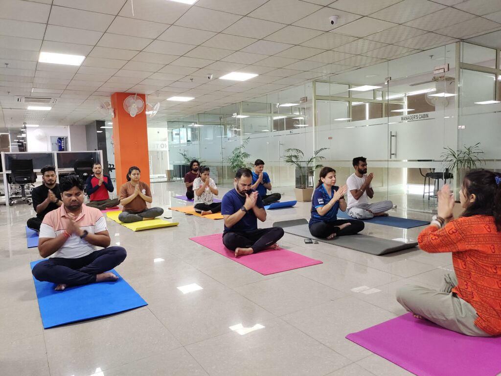 Cynoteck apresenta aulas de ioga inovadoras para promover o bem-estar  holístico - Cynoteck